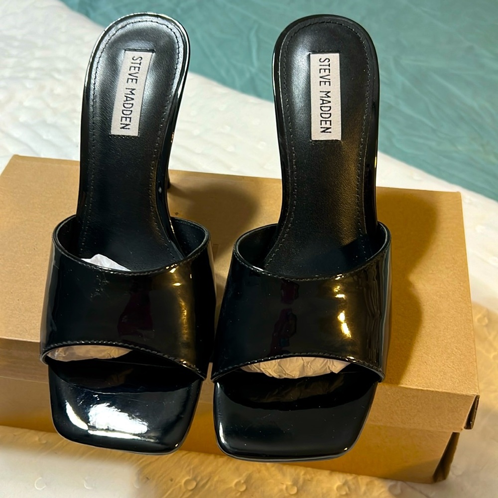 Steve Madden black patent leather Signal heels